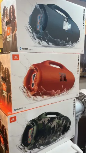 JBL BOMBOX 4 ?<br><br>Azul 2700<br>Laranja 2700<br>Preto 2700