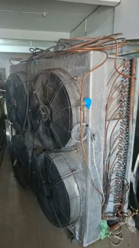Condensador industrial usado. Valor: 8.000,00 reais.