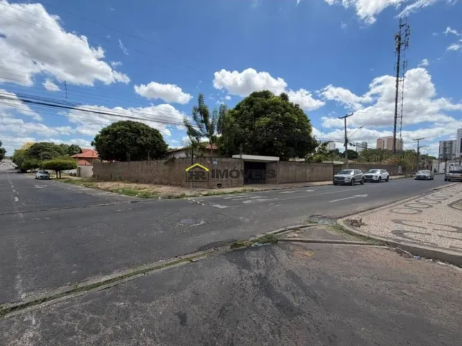 Alugo Casa Comercial com Terreno de 630 m² na Zona Leste de Teresina