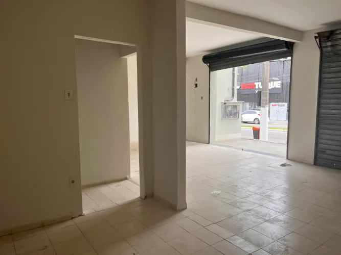 Loja na Maruípe perto da padaria monza e bartuque. 40m2 + 13 de deck
