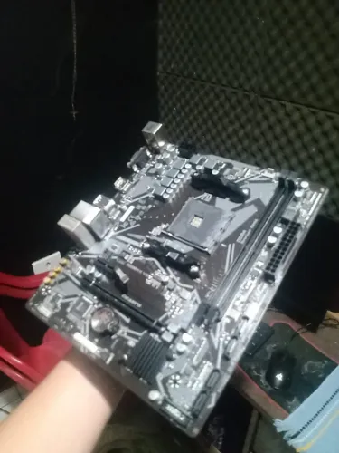 Placa Mãe Gigabyte A520M K V2, Chipset A520, AMD AM4, MATX, DDR4