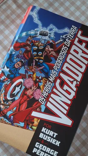Omnibus Os Vingadores por Kurt Busiek e George Pérez Vol. 1
