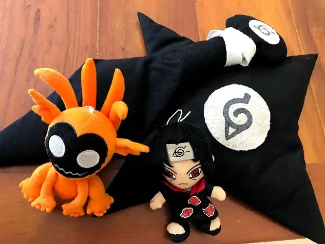 Kit Naruto - 2 Pelúcias 20 cm + Ventosas + Almofadas Shuriken e Kunai