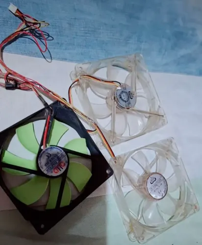 Três cules 30 reais os dois brancos são verdes quando é ligado