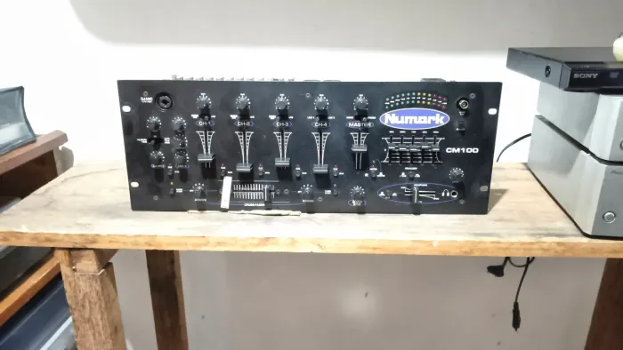 Mixer numark CM100