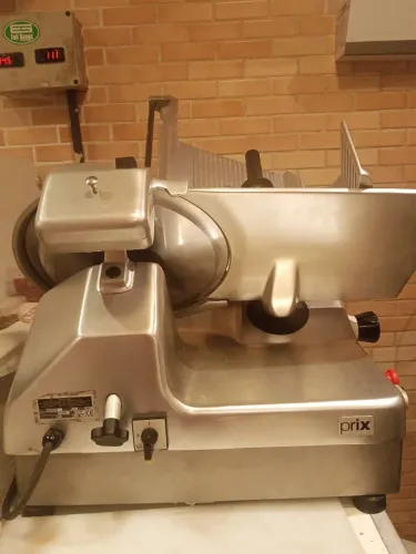Fatiadora de frios industrial