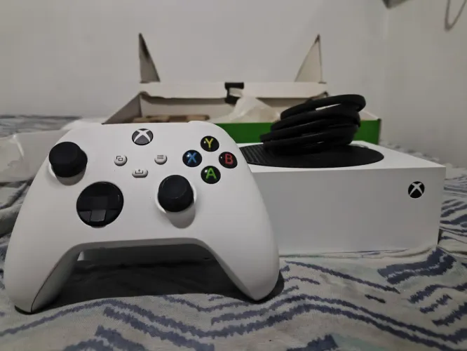Xbox Series S - Ótimo Estado | Pronto para Jogar!