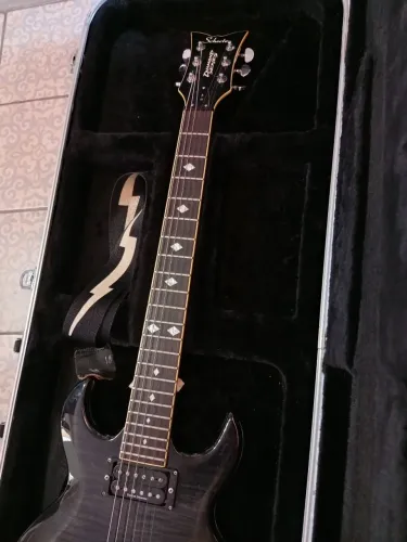 Guitarra schecter c case