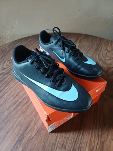 Chuteira futsal NIKE