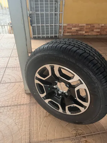 Pneu novo Hilux Bridgerton com roda