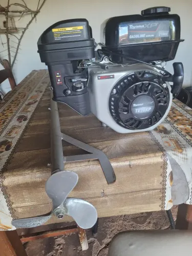 Motor Toyama 7HP Rabeta para Barco Completa Sem Uso