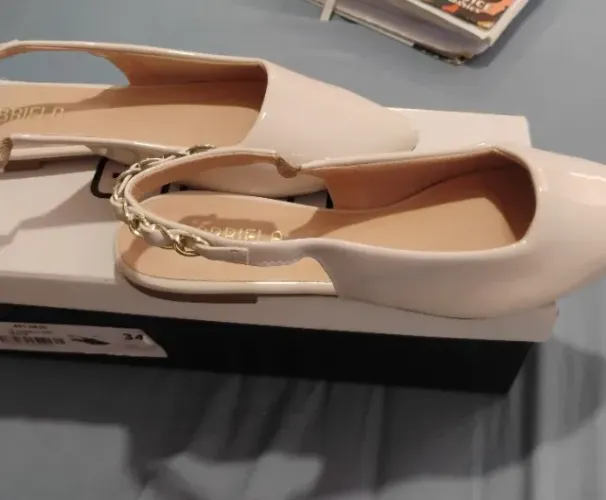 Mule com detalhe no calcanhar 