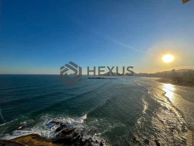 Apartamento reformado frente mar na Praia das Pitangueiras, Guaruja
