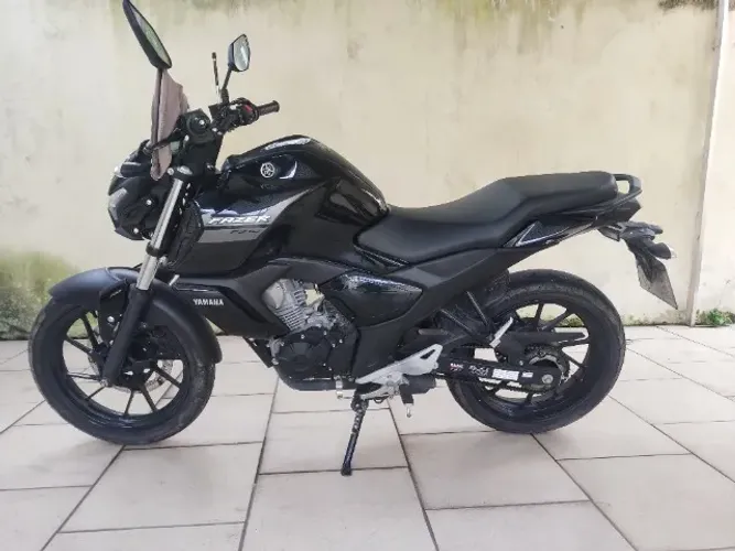 Vendo FZ 15 seminova