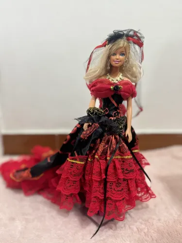 Barbie Mattel Espanhola com vestido artesanal