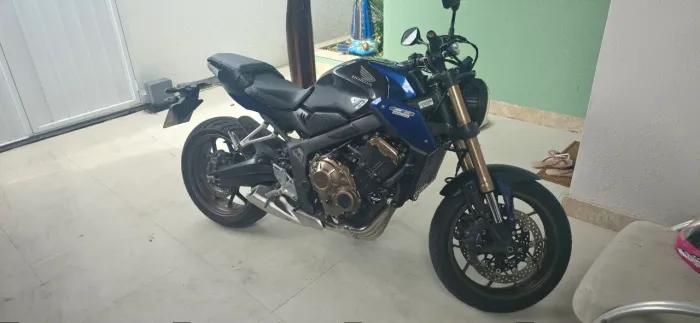 Cb 650r ano 2022 cinza km rodados 27500