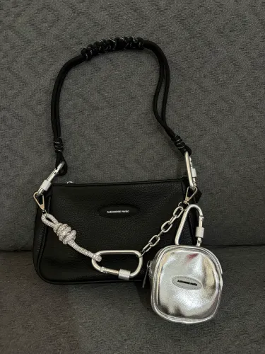 Bolsa Alexandre Pavão Pool preta + brinde