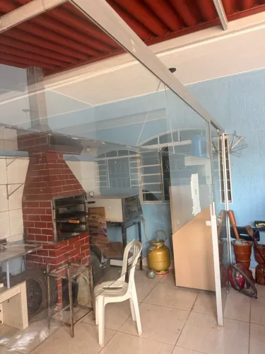 Vidros porta e toda estrutura de alumínio