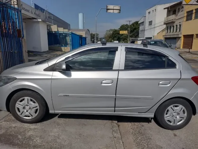 Chevrolet Onix JOY Hatch 1.0 8V Flex Mec. 4P 2018