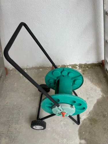 Vendo carrinho para enrolar mangueira de até 50 mts