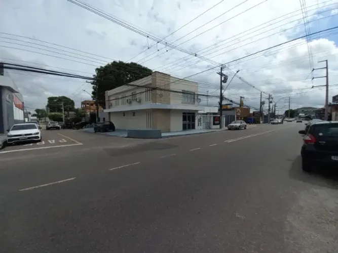 Alugo prédio comercial de esquina, Adrianópolis, Manaus/AM.