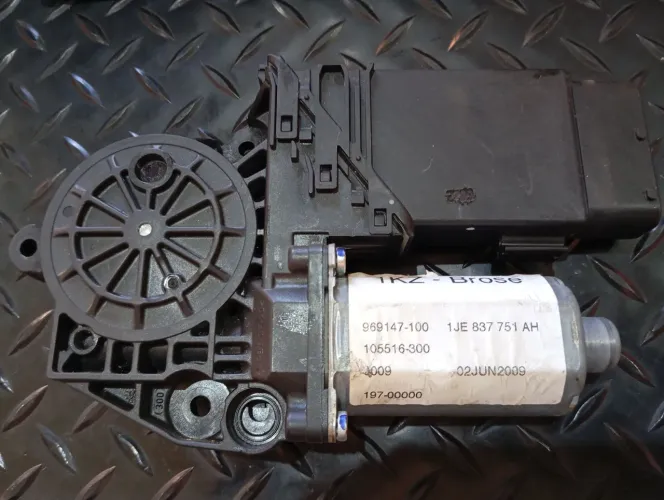 Motor vidro máquina lado esquerdo Volkswagen Golf sapão Sportline 1JE837751AH
