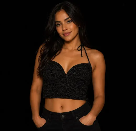 Blusa artesanal de crochê feita à mão costas abertas