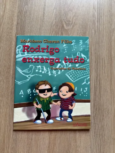 Livro Rodrigo enxerga tudo