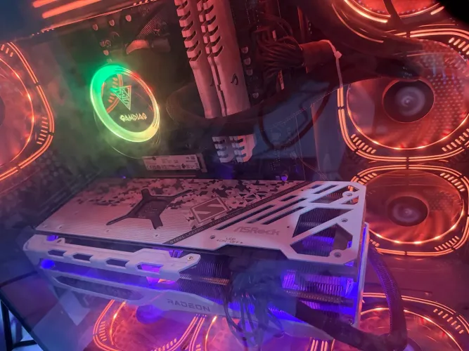 PC Gamer White Ryzen 9 5900X + RX 7700 XT White + 32GB RAM + SSD 1TB + Aquario RGB