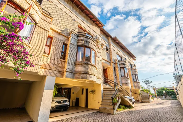Casa em condomínio na parte alta do Bairro Cristal
