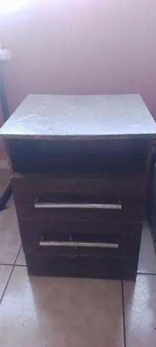 Mesa de cabeceira 66x45x42 (VENDA URGENTE POR MOTIVO DE DÍVIDAS A QUITAR)