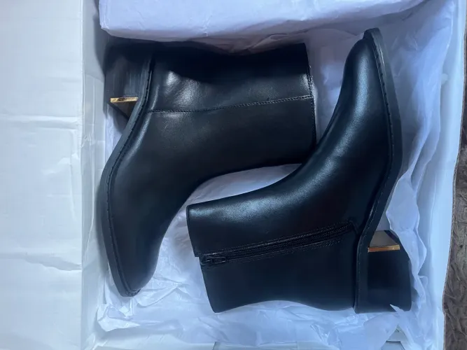 Bota Arezzo Preta Couro Cano Médio Bloco Metal