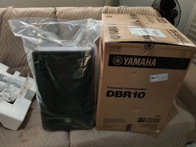 Caixa Yamaha dbr 10