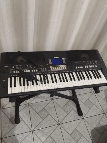 Teclado Yamaha PSR-S550