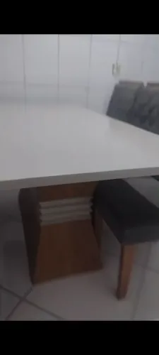 Mesa de 6 cadeiras bem conservada