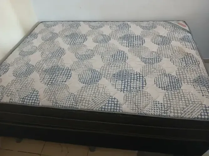 Cama de casal ortobom-molas ensaiadas.