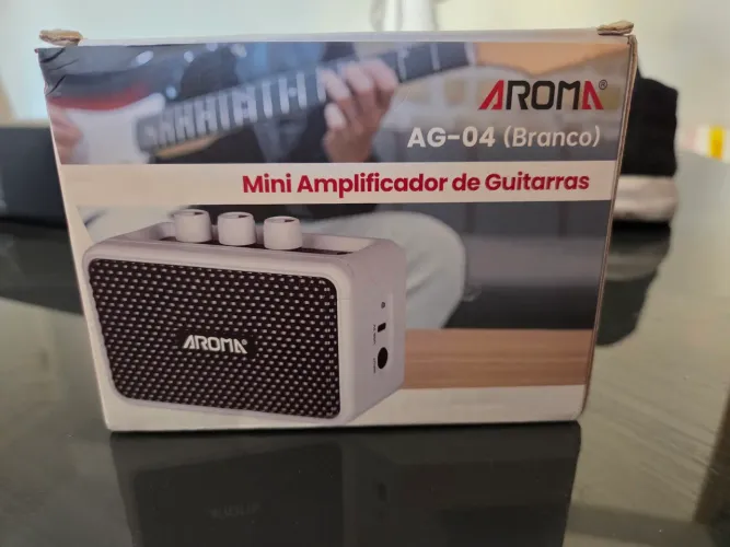 Mini Amplificador de Guitarra Aroma AG-04 5W Branco, Portátil