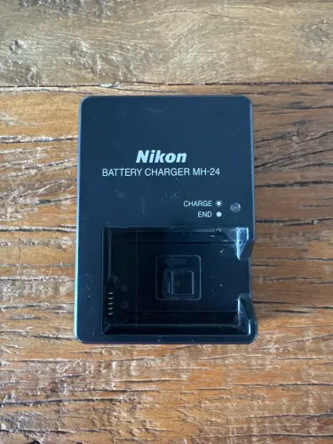 Carregador NIKON MH-24