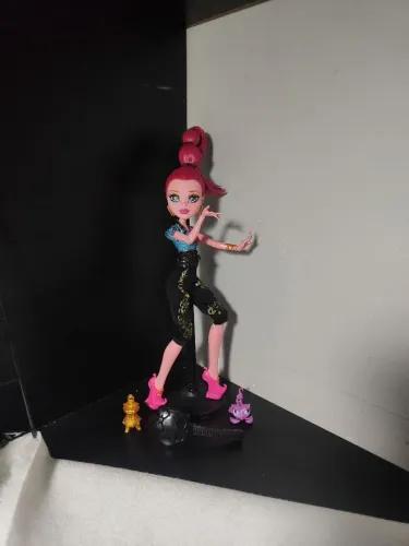 Boneca Monster High Gigi Grant Básica 13 Wishes G1