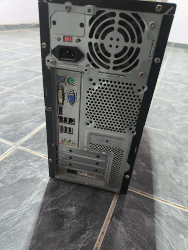 Pc de mesa(desktop) antigo para retirada de peças ou uso básico