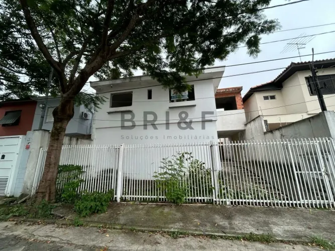 SOBRADO PARA FINALIZAR A OBRA NO BAIRRO DO BROOKLIN 258M² COM PROJETO APROVADO NA PREFEITU