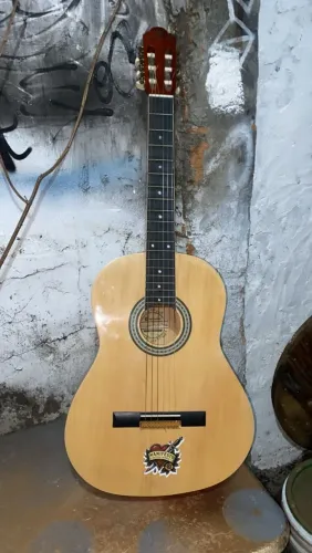 Violão novo