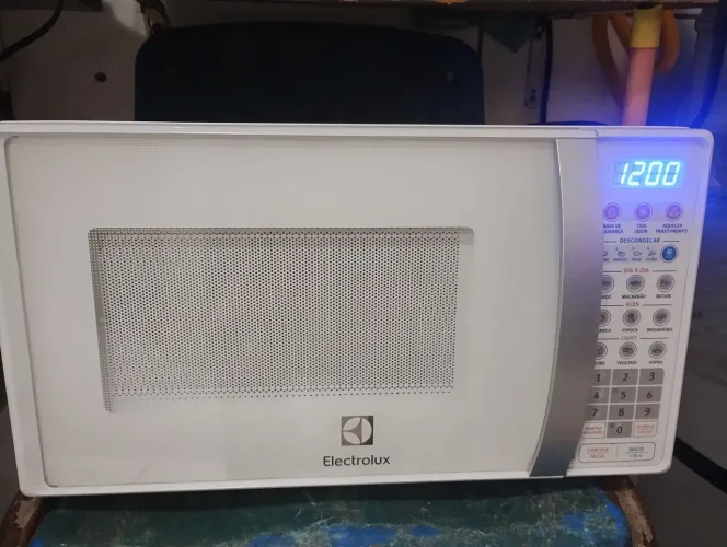 Microondas de 20 l pega tudo esquenta bem