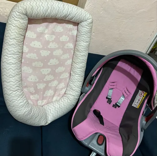 Bebê conforto + ninho redutor