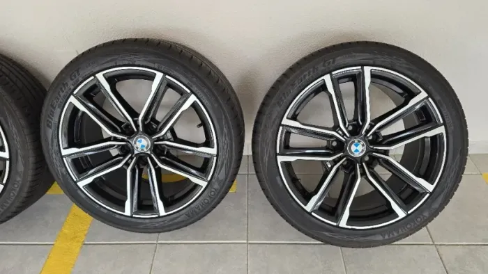 Jogo rodas aro 18 BMW 320i com pneus Yokohama