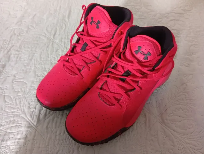 Tenis de basquete / vôlei Under Armour Jet 21 semi-novo, valor negociável!!