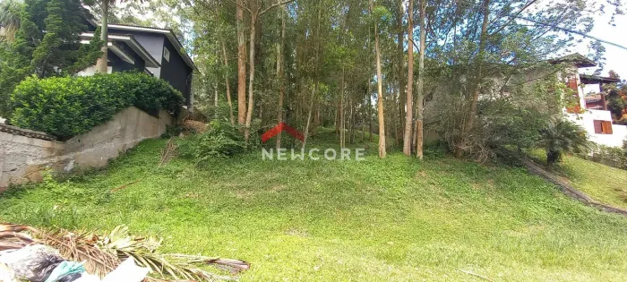 Lote em condomínio em Rua Lúcio Costa - Jardim Indaiá - Embu das Artes/SP
