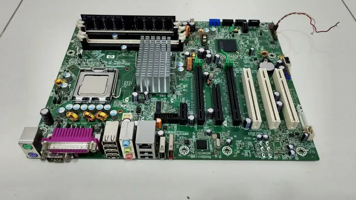 Placa Mãe 775 DDR2 x38 + Memória e processador
