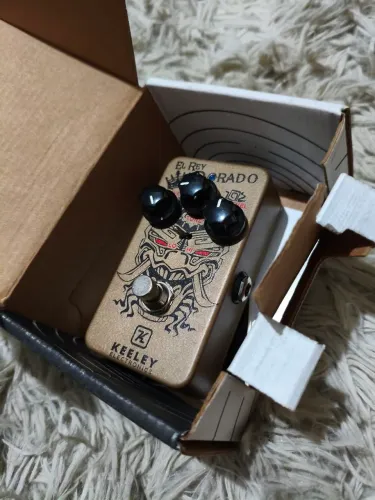 Pedal de guitarra keeley El Rey dorado overdrive 