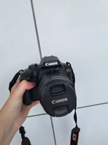 Canon t100 com lente do kit+ acessórios